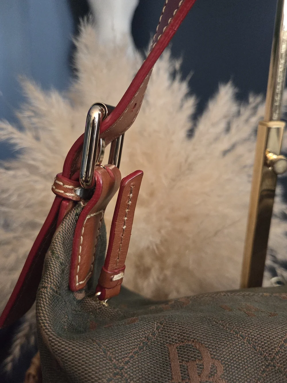 Dooney & Bourke good pre